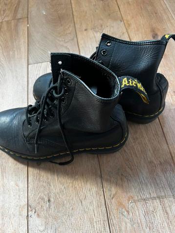 dr martens beschikbaar voor biedingen