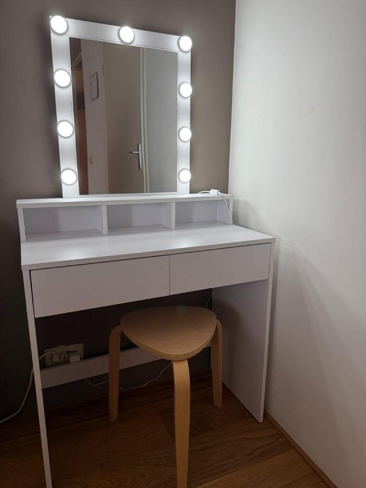Make-up table with light-up mirror + stool + jewellery box, Huis en Inrichting, Tafels | Kaptafels, Zo goed als nieuw, 100 tot 150 cm