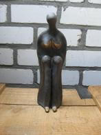 Handgemaakt figuur /dame met goudkleurige details, Antiek en Kunst, Kunst | Designobjecten, Ophalen of Verzenden