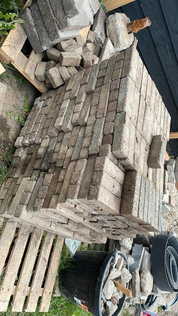 Klinkers 20x5x6 uit de grond (550 stuks en nog halve) beschikbaar voor biedingen