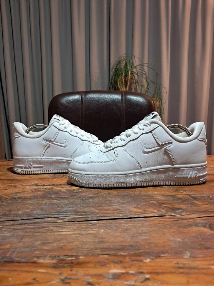 Nike Air Force 1 SE 'Just Do It - Triple White' Size 37,5, Kleding | Dames, Schoenen, Zo goed als nieuw, Sneakers of Gympen, Wit