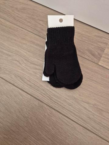 Zwarte wanten handschoenen zwart mt 68/98 2 paar nieuw

 beschikbaar voor biedingen