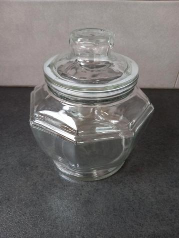 Vintage Glazen Snoeppot met Deksel beschikbaar voor biedingen