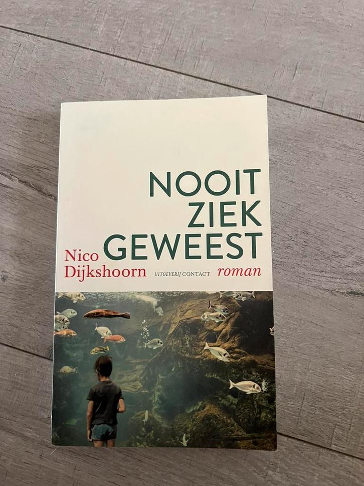 Nico Dijkshoorn - Nooit ziek geweest, Boeken, Literatuur, Gelezen, Ophalen of Verzenden