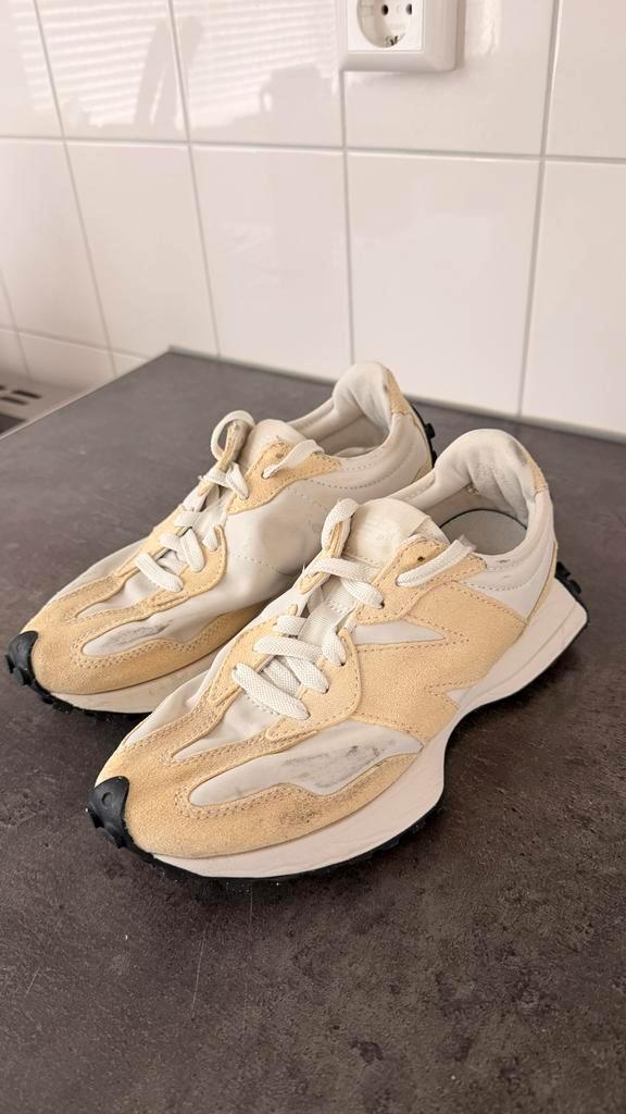 New Balance 327 Sneakers Maat 38, Kleding | Dames, Schoenen, Zo goed als nieuw, Sneakers of Gympen, Beige, Ophalen of Verzenden