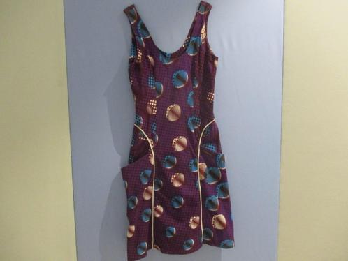 Guediawaye vintage jurk maat 36, Kleding | Dames, Jurken, Zo goed als nieuw, Maat 36 (S), Paars, Onder de knie, Verzenden