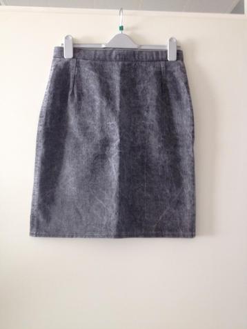 ZGAN strak grijs spijkerrokje, maat 36/38 beschikbaar voor biedingen