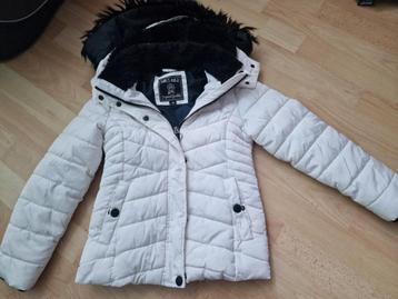 super leuke witte winterjas, maat 128 beschikbaar voor biedingen
