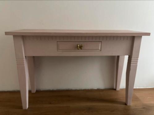 Leuke Roze Sidetable met Vlindertje – Handgeschilderd, Huis en Inrichting, Tafels | Sidetables, Zo goed als nieuw, 25 tot 50 cm