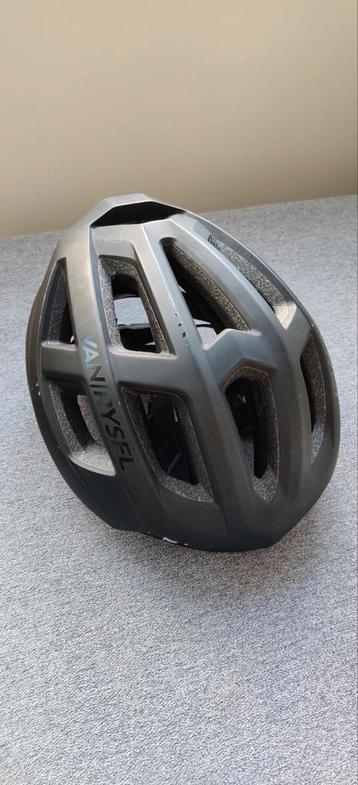 Van Rysel fietshelm (Maat M, dames) beschikbaar voor biedingen