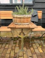 Tafel met nieuw houten blad en oud gietijzeren onderstel, Ophalen