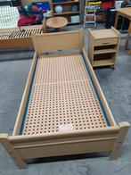 Bed met Vlavro bodem en nachtkastje 90 x 200, Gebruikt, Ophalen