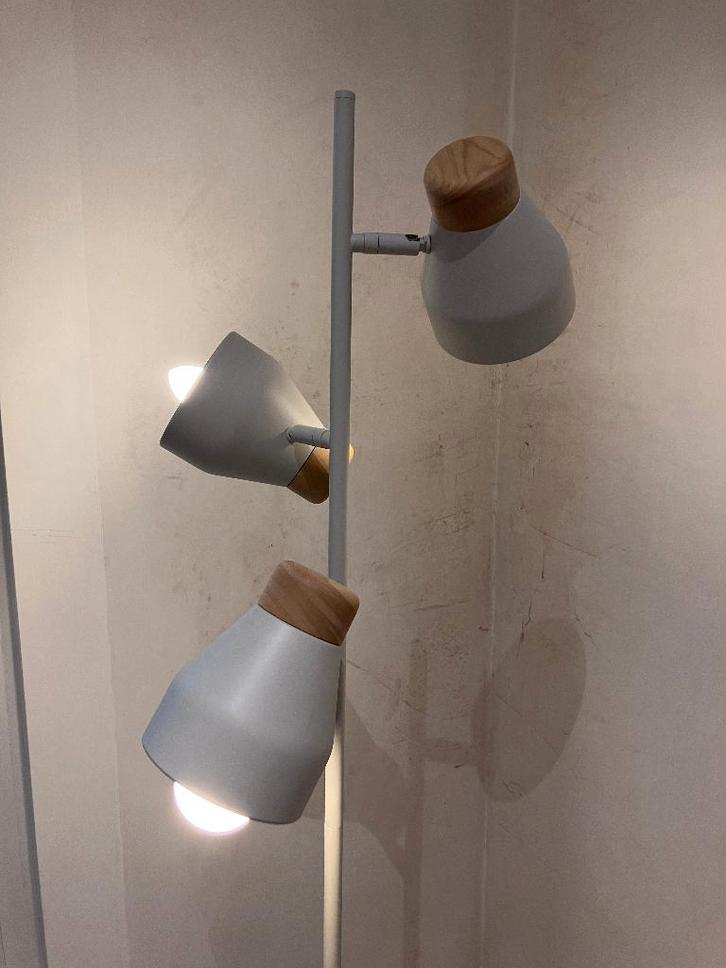 Staanlamp Albert (Made com), Huis en Inrichting, Lampen | Vloerlampen, Zo goed als nieuw, 150 tot 200 cm, Ophalen