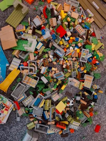 Grote partij PLUS & Voetbal LEGO beschikbaar voor biedingen