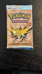 Fossil 1st edition booster pack, Hobby en Vrije tijd, Verzamelkaartspellen | Pokémon, Ophalen of Verzenden, Zo goed als nieuw