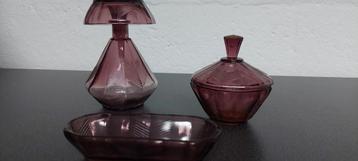 Vintage Paars Glazen Toiletset beschikbaar voor biedingen