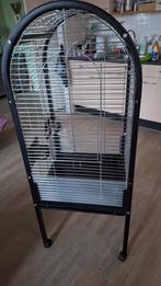 Papagaaien kooi zwart    h 144 b 56 d57 inclusief stokken, Dieren en Toebehoren, Ophalen of Verzenden, Zo goed als nieuw, Metaal