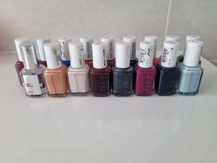 Essie Nagellak Set - 16 Kleuren + Topcoat, Sieraden, Tassen en Uiterlijk, Uiterlijk | Cosmetica en Make-up, Gebruikt, Make-up