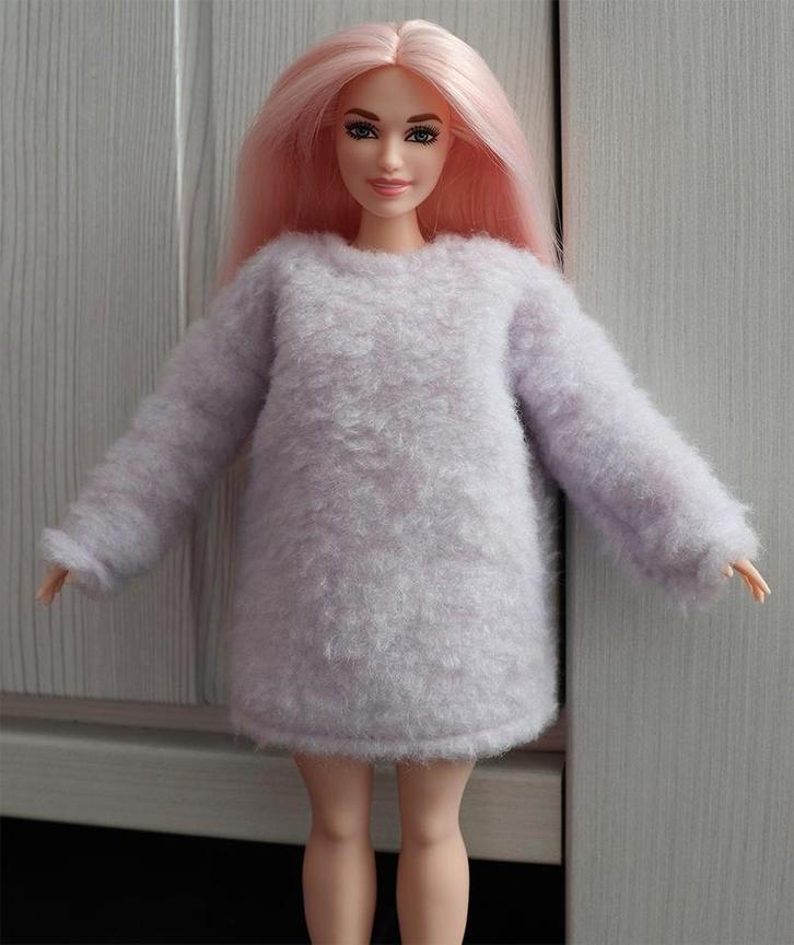 Barbie kleding nieuw - Warme trui voor Curvy - lila paars, Kinderen en Baby's, Speelgoed | Poppen, Nieuw, Barbie, Ophalen of Verzenden