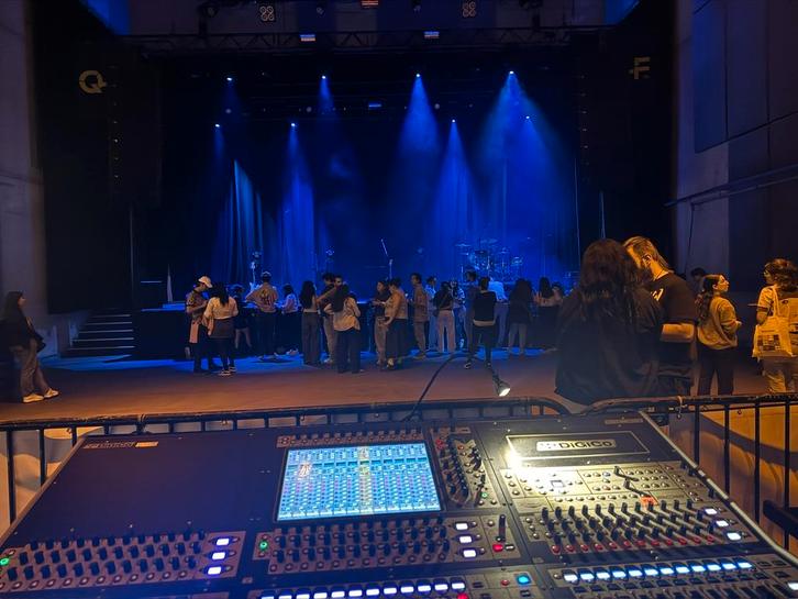 Tk Digico SD8 met flightcase, Muziek en Instrumenten, Mengpanelen, Gebruikt, 20 kanalen of meer, Microfooningang, Ophalen