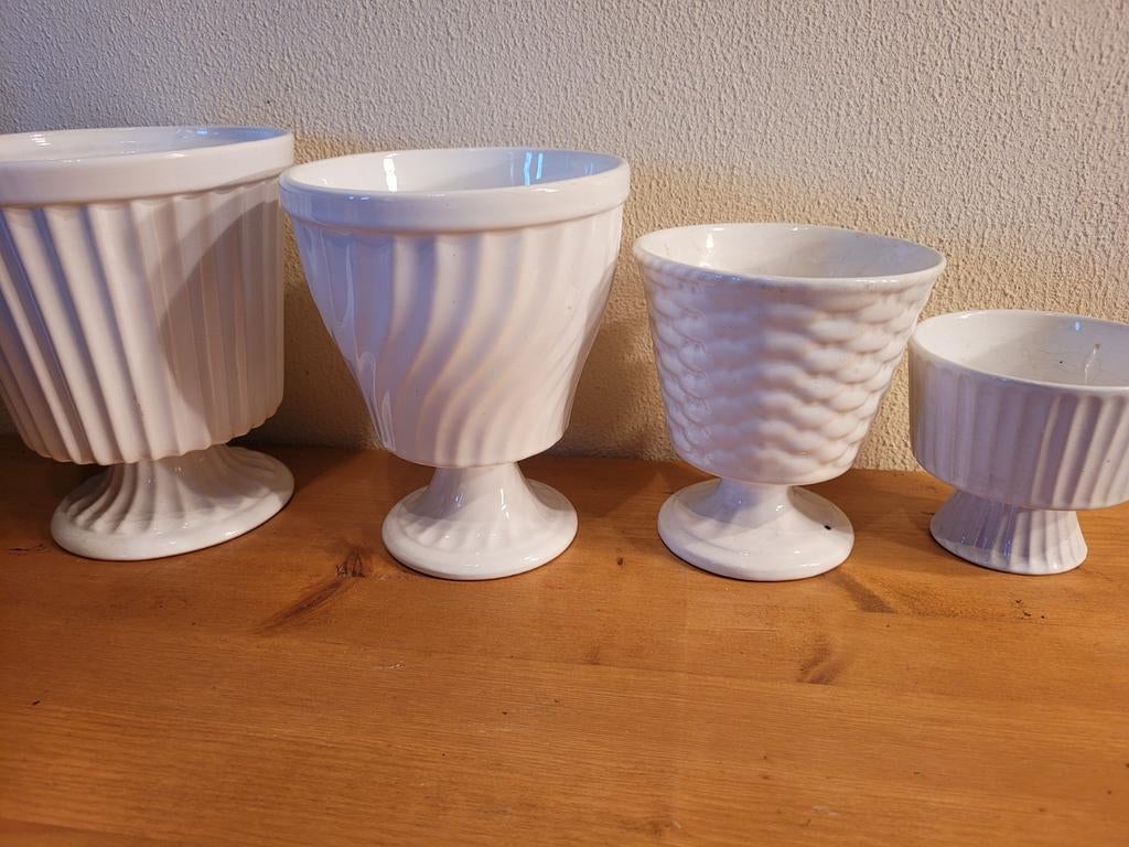 Romantische witte bloempot op voet Delfts wit Italy, Tuin en Terras, Bloempotten, Kunststof, Rond, Ophalen of Verzenden, Zo goed als nieuw