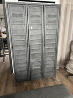 Te koop: mooie antraciet lockerkast met planken, Ophalen, Zo goed als nieuw