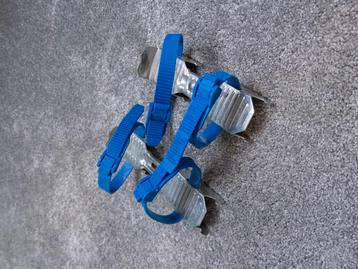 Glij ijzers/ kinderschaatsen onderbinders beschikbaar voor biedingen