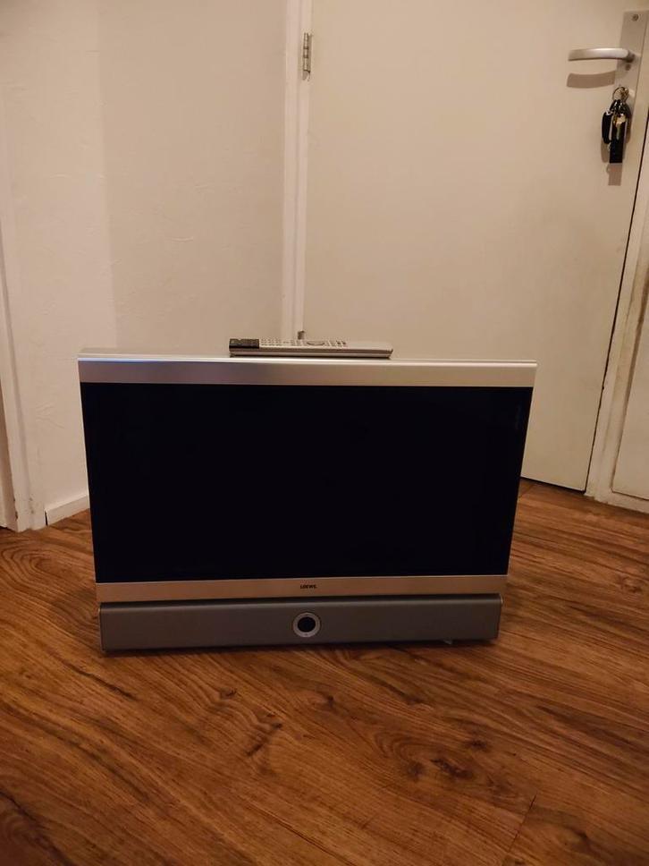 Loewe tv met soundbar, Sieraden, Tassen en Uiterlijk, Beautycases, Zo goed als nieuw, Ophalen