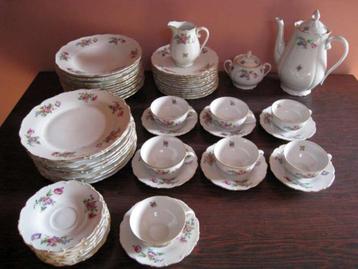 Vintage porselein servies 57 stuk Slavkov Czechoslovakia  beschikbaar voor biedingen