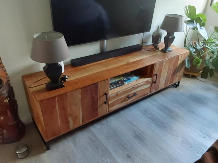Tv meubel Acaciahout naturel/zwart, Huis en Inrichting, Kasten | Televisiemeubels, Zo goed als nieuw, Minder dan 100 cm, 150 tot 200 cm