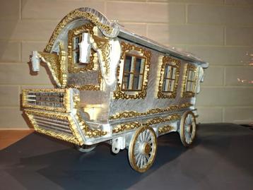 Woonwagen/ rolleman zilver met goudkleurige sier beschikbaar voor biedingen
