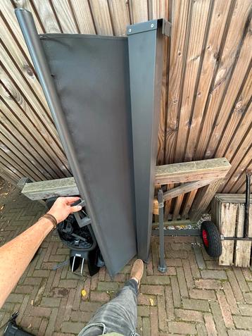 Grijze Screen/Rolluik - Zo goed als nieuw beschikbaar voor biedingen