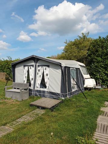 Adria caravan met voortent beschikbaar voor biedingen