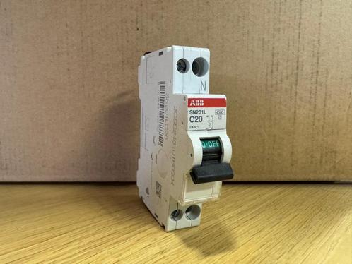 ABB installatieautomaat 1-polig+nul 20A C-kar, Doe-het-zelf en Verbouw, Elektra en Kabels, Gebruikt, Schakelaar, Ophalen of Verzenden