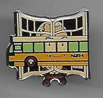 Sjef van Oekel NZH bus pin THVDB Theo van den Boogaard, Verzamelen, Speldjes, Pins en Buttons, Ophalen of Verzenden, Nieuw, Transport