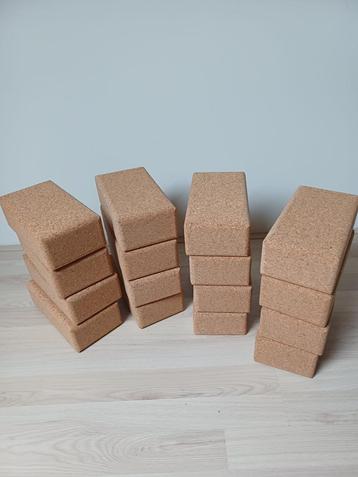 Yoga blokken van kurk beschikbaar voor biedingen