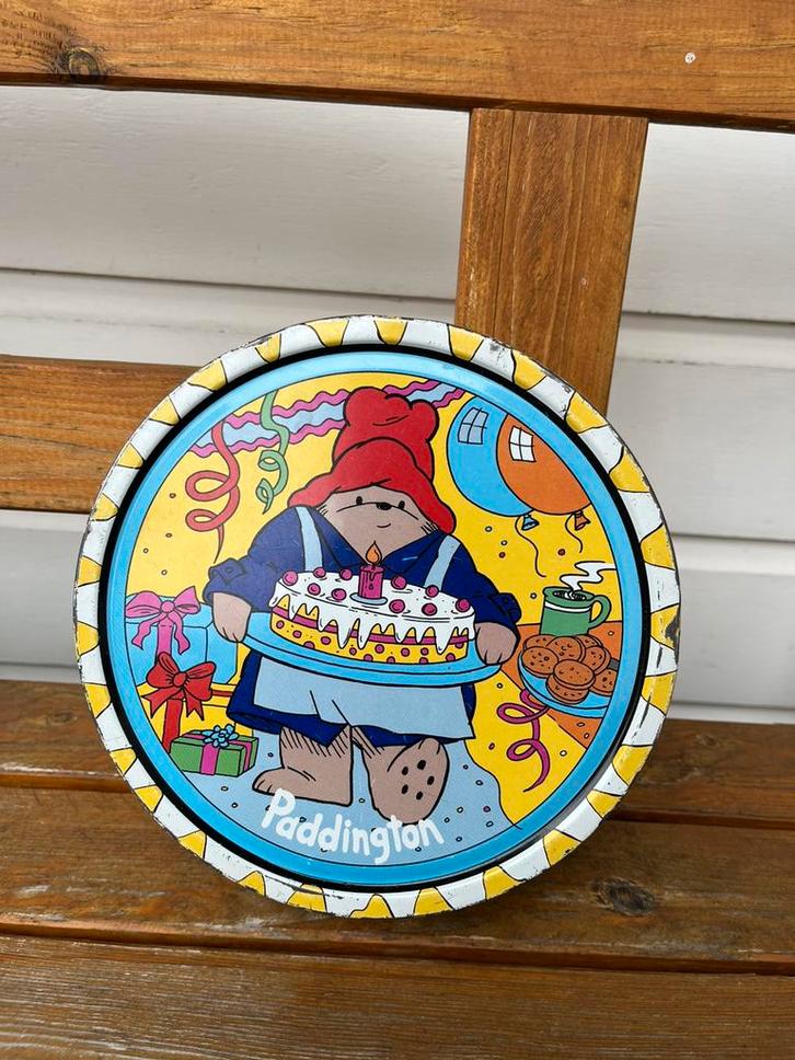 Vintage Paddington Bear koektrommel uit 1992 feestelijk blik, Verzamelen, Blikken, Gebruikt, Koek(jes), Overige merken, Ophalen of Verzenden