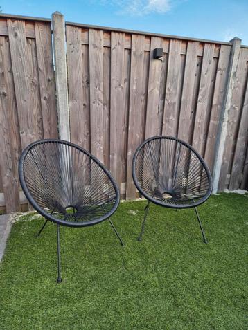 2 zwarte lounge draad tuin stoelen beschikbaar voor biedingen