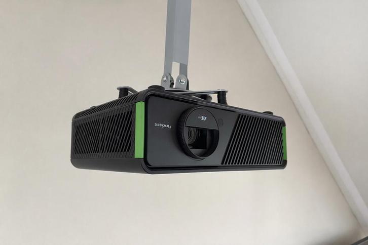 ViewSonic X1-4K Pro – 4K smart beamer (75 branduren), Audio, Tv en Foto, Beamers, Zo goed als nieuw, LED, Ultra HD (4K), Ophalen of Verzenden