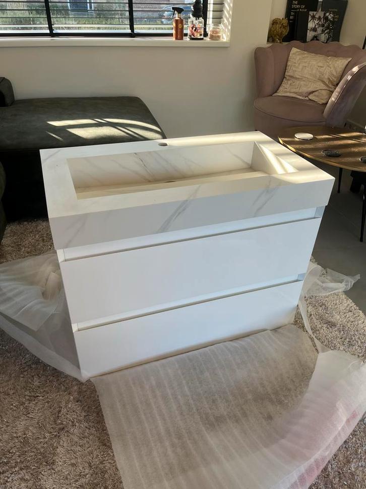 Nieuwe wasmeubel wit met marmerlook wastafel 80cm, Huis en Inrichting, Badkamer | Badkamermeubels, Nieuw, Wasbak of Wastafel, Minder dan 100 cm