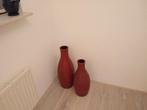 Twee Rode Vazen - Decoratief, Overige materialen, Gebruikt, Ophalen of Verzenden, Minder dan 50 cm