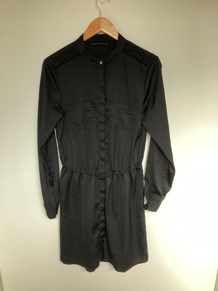 Silvian Heach zwarte satijnen jurk maat 38, Kleding | Dames, Jurken, Zo goed als nieuw, Maat 38/40 (M), Zwart, Knielengte, Ophalen of Verzenden