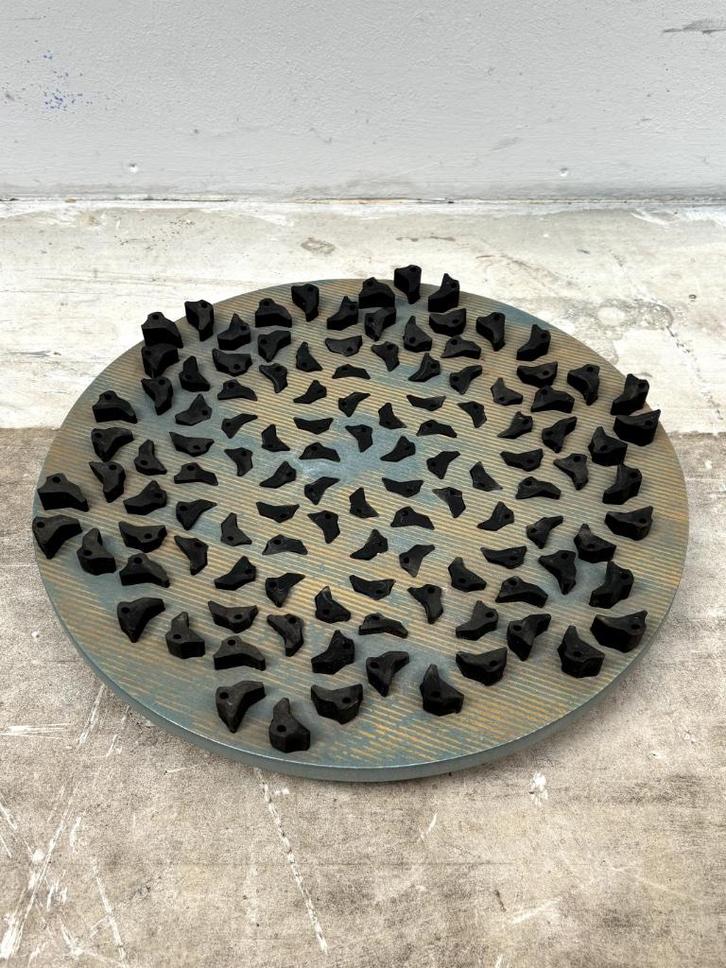 Keramische schaal met rubberdetails – Bernice Schutte, Antiek en Kunst, Antiek | Schalen, Ophalen of Verzenden