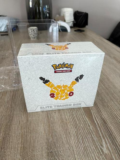 Pokémon Generations Elite Trainer Box, Hobby en Vrije tijd, Verzamelkaartspellen | Pokémon, Zo goed als nieuw, Ophalen