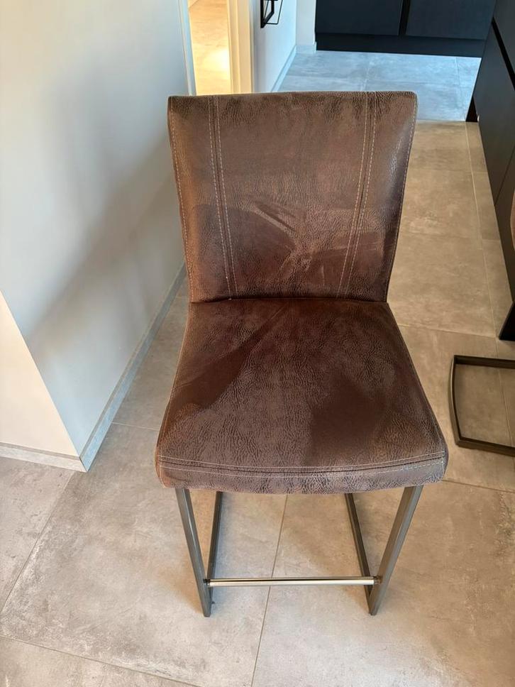 Bruin grijze barkrukken, Huis en Inrichting, Barkrukken, Gebruikt, 60 tot 90 cm, 2 krukken, Met voetsteun, Ophalen