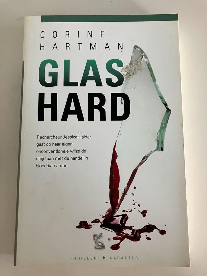 Glashard - Corine Hartman - Thriller (deel2), Boeken, Thrillers, Gelezen, Nederland, Ophalen of Verzenden