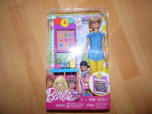 Barbie carrierepop Lerarenspeelset/Juf, NIEUW IN VERPAKKING!, Kinderen en Baby's, Speelgoed | Poppen, Nieuw, Barbie, Ophalen of Verzenden