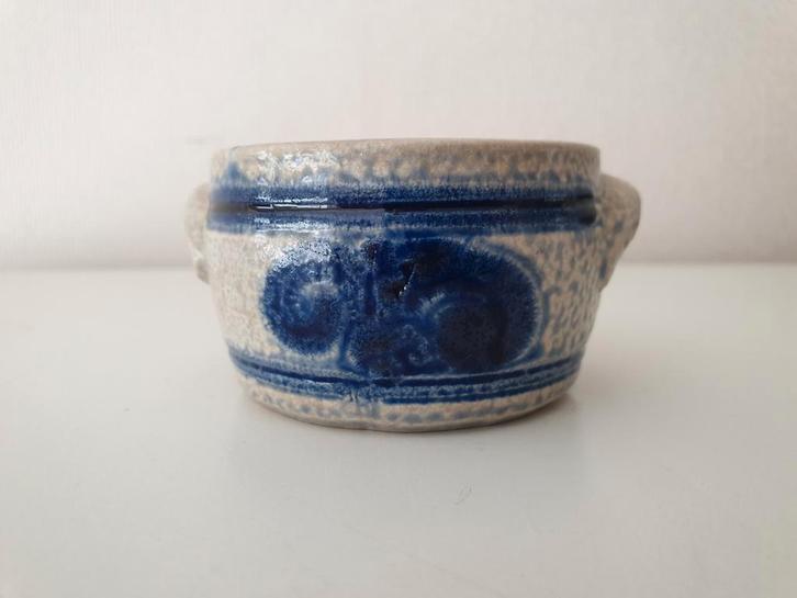 Mini Keuls potje. Schaaltje. Zoutvaatje. H 4 cm. 6,5 cm., Antiek en Kunst, Antiek | Keramiek en Aardewerk, Ophalen of Verzenden