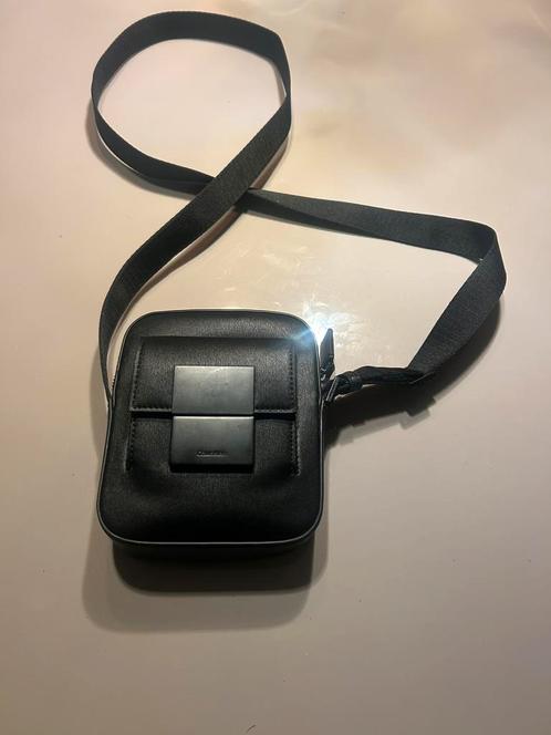 Calvin klein tasje nieuw.Handig en verstelbaar schouder tas, Sieraden, Tassen en Uiterlijk, Tassen | Schoudertassen, Nieuw, Overige merken