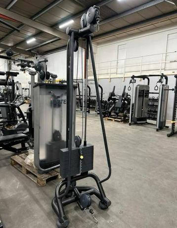 Technogym Ercolina Pulley met 50kg Steekgewichten beschikbaar voor biedingen